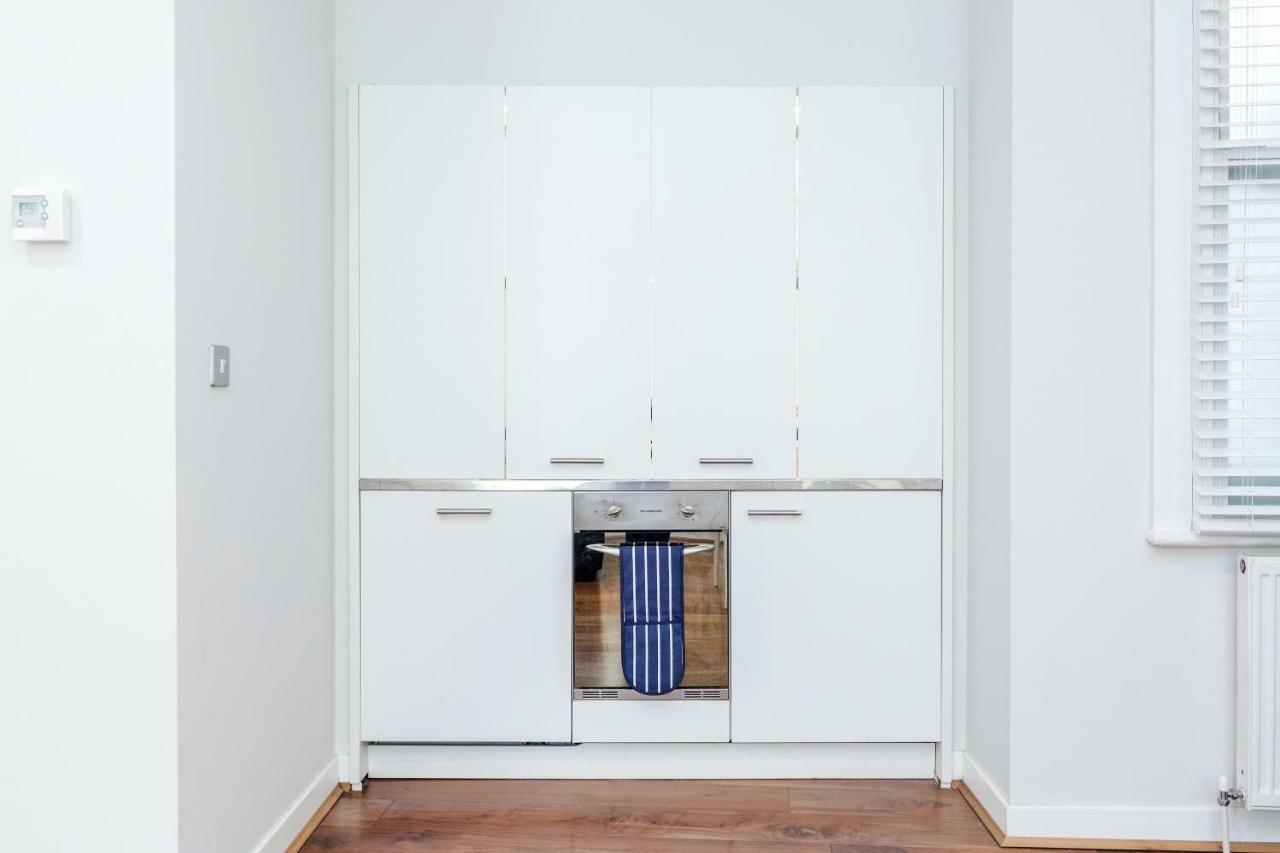 Roomspace Serviced Apartments - Sterling House Londra Esterno foto